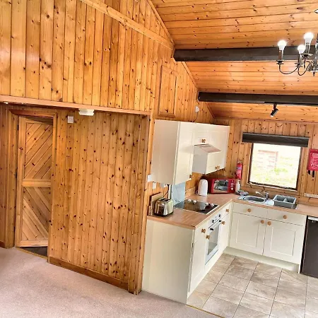 The Squirrel Lodge Carmarthen Esterno foto